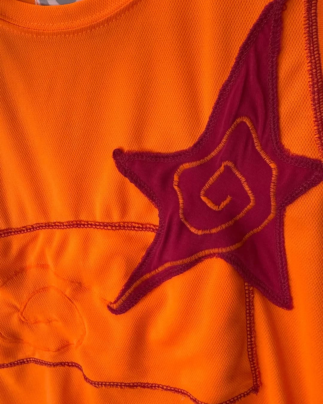 Tee étoile bordeaux